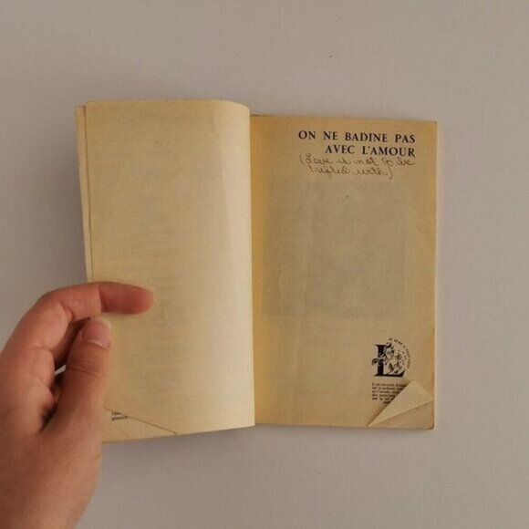 On ne badine pas avec l'amour (No Trifling with Love) French Play Pocket Book - Picture 6 of 11